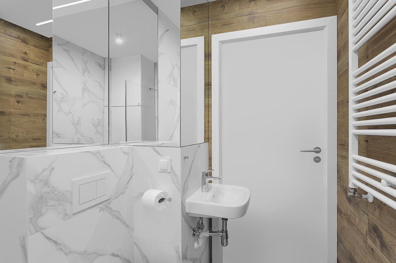 Enes Apartments Legnicka Street A Breslavia Esterno foto